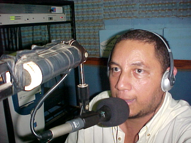 Óscar Perdomo León en la radio
