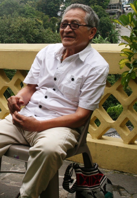 RICARDO CASTRORRIVAS “Desnúdense ante el espejo, escriban con honestidad, con todos los perfumes y mal olores que hay en ustedes…”