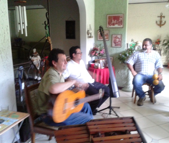 Zunca tocando 2013-08-04 17.00.36